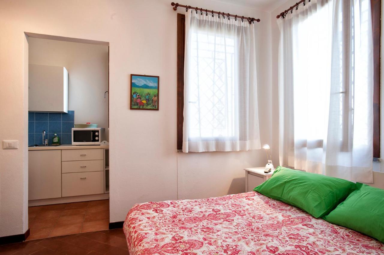 Casa Vacanze Tana Della Volpe Ispra Buitenkant foto