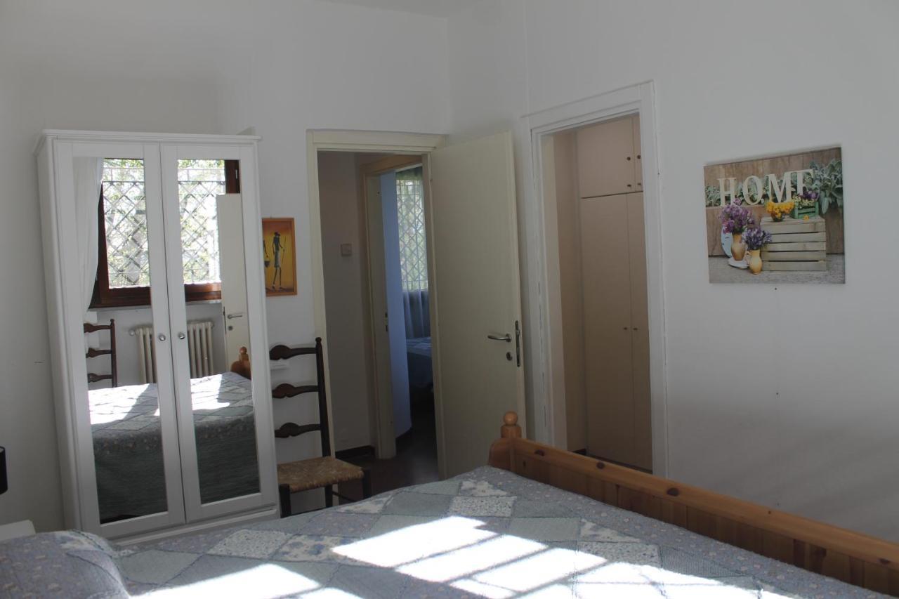 Casa Vacanze Tana Della Volpe Ispra Buitenkant foto