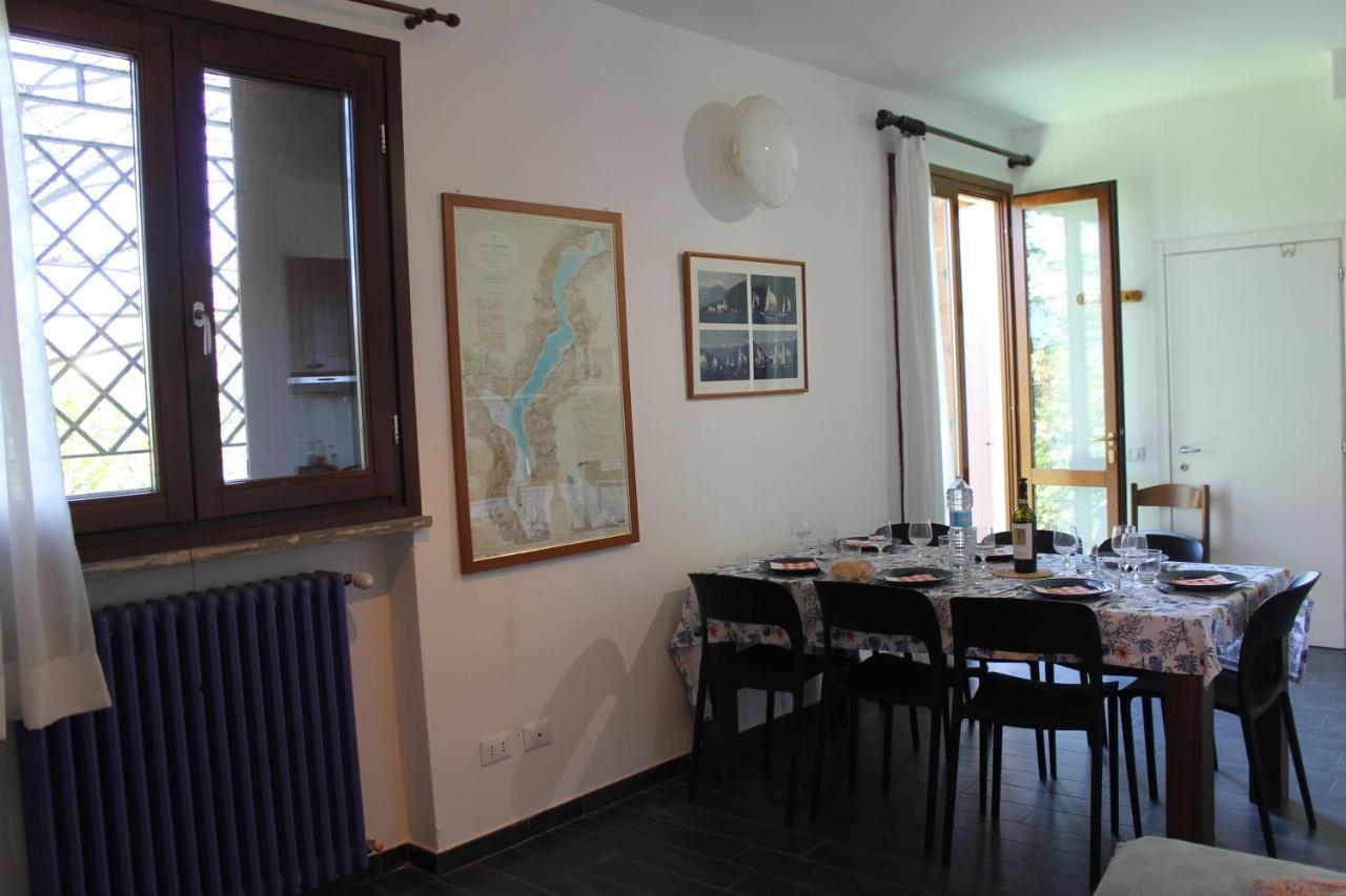Casa Vacanze Tana Della Volpe Ispra Buitenkant foto