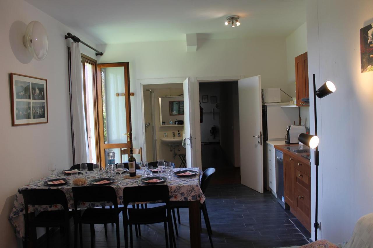 Casa Vacanze Tana Della Volpe Ispra Buitenkant foto