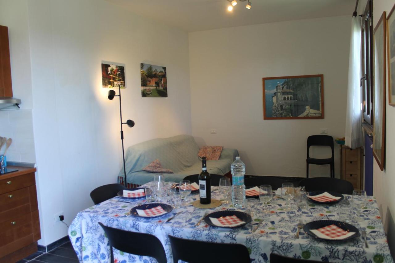 Casa Vacanze Tana Della Volpe Ispra Buitenkant foto